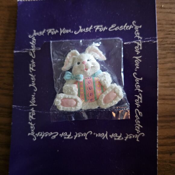American Greetings Vintage Easter Bunny Egg Pin – New in Package - Picture 1 of 6